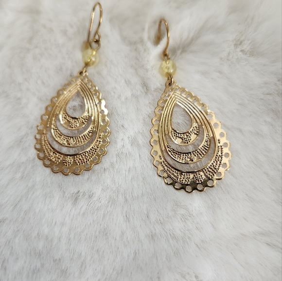 NWOT Drop Earrings with bead - Picture 1 of 6